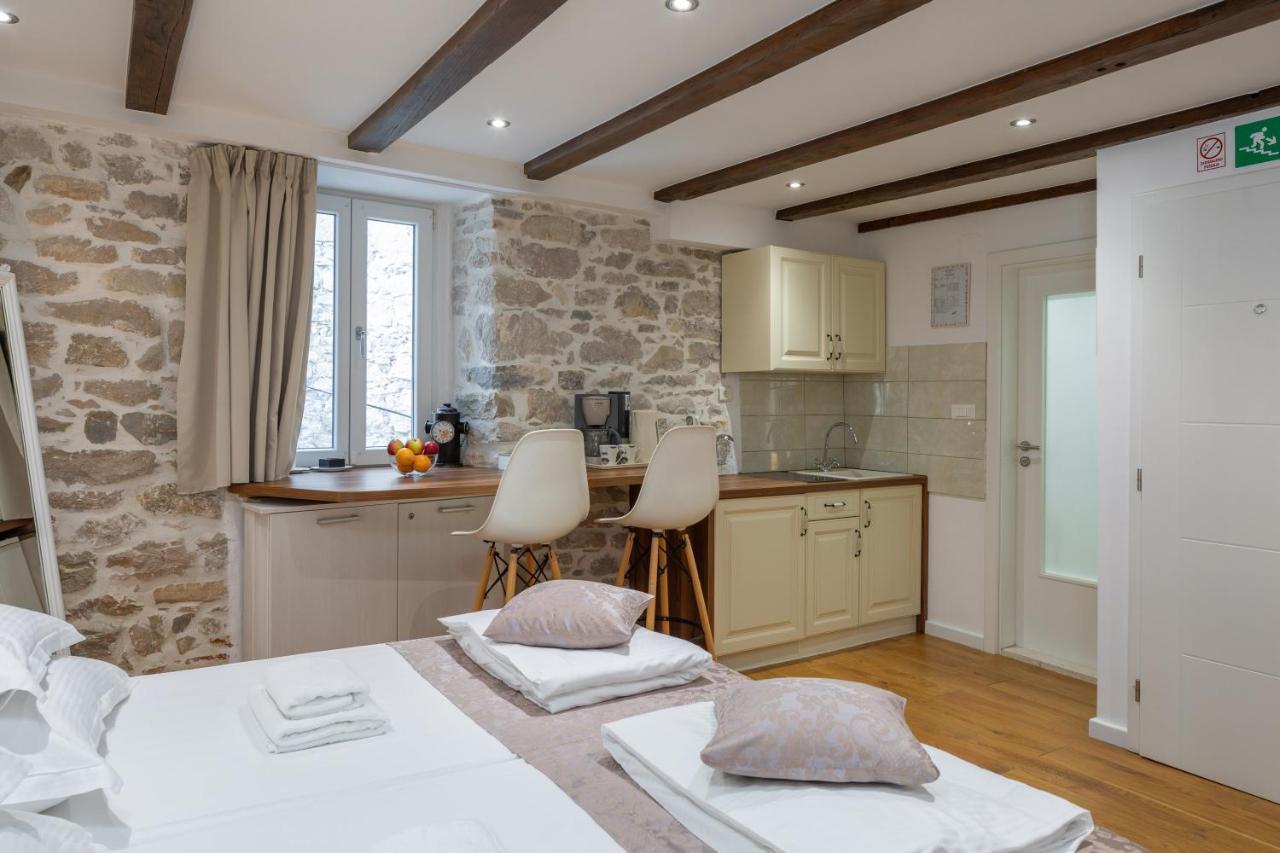 Hotel Awesome Stone House Split Exterior foto